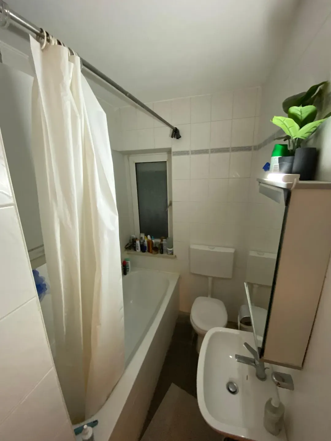 4 Bathroom 4 Bathroom