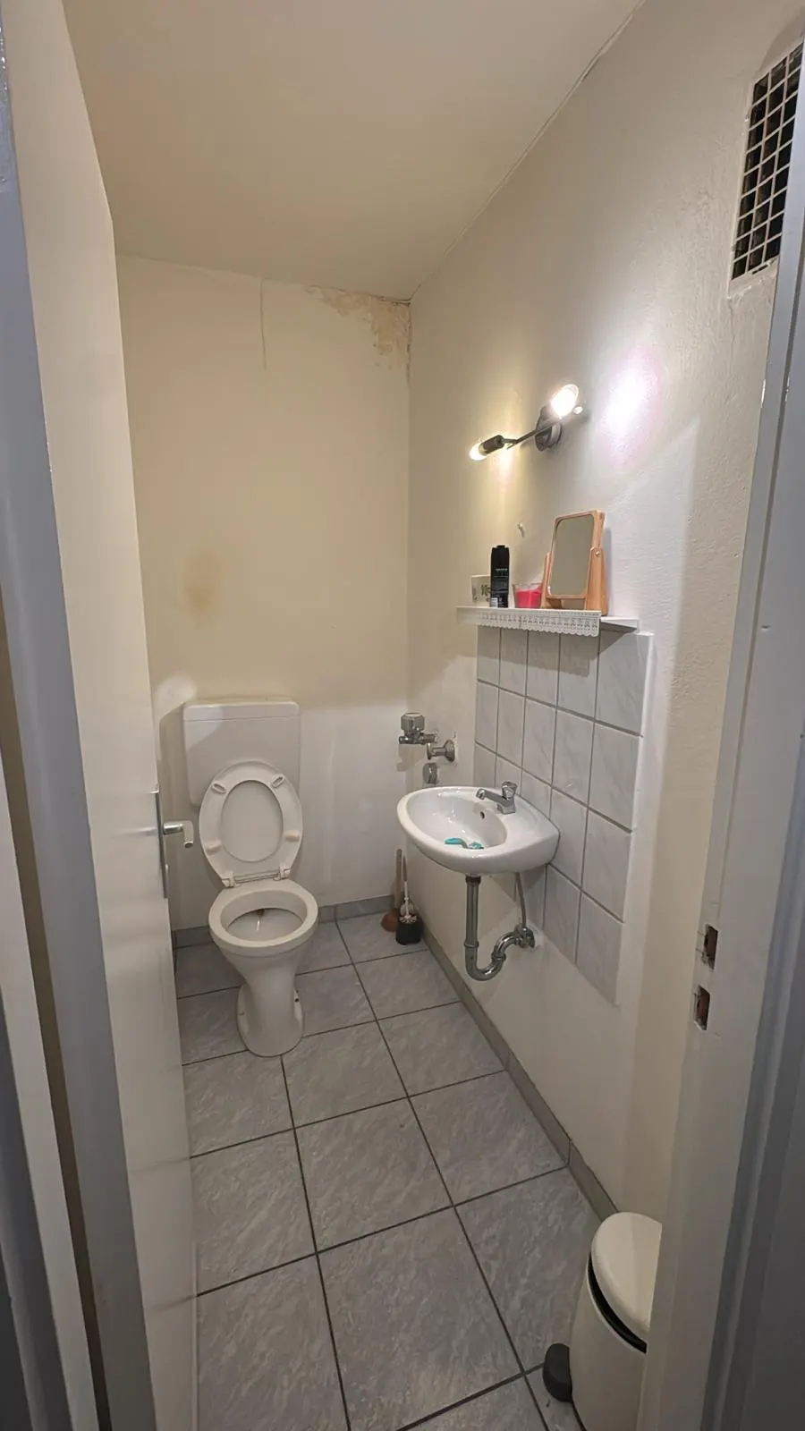8 Bathroom