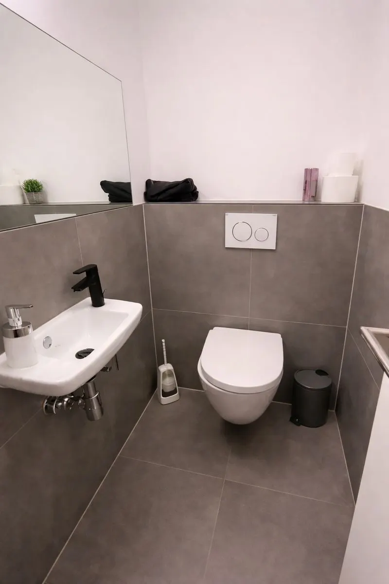 10 Toilet