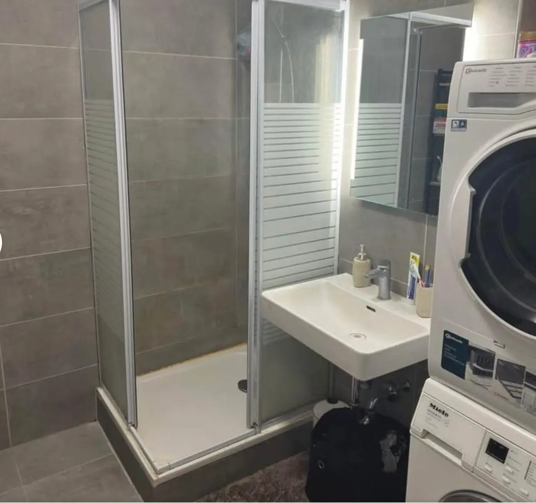 6 Bathroom